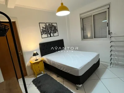 Dormitório com cama de casal e sacada — Apartamento com 1 quarto para alugar em Nossa Senhora do Rosário, Santa Maria/RS