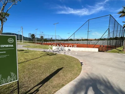 Quadra de esportes com campo e arquibancada — Terreno à venda no CASAVIVA, em Camobi, Santa Maria/RS