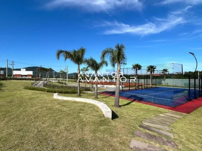 Quadra de esportes com paisagem verde — Terreno à venda no CASAVIVA, em Camobi, Santa Maria/RS