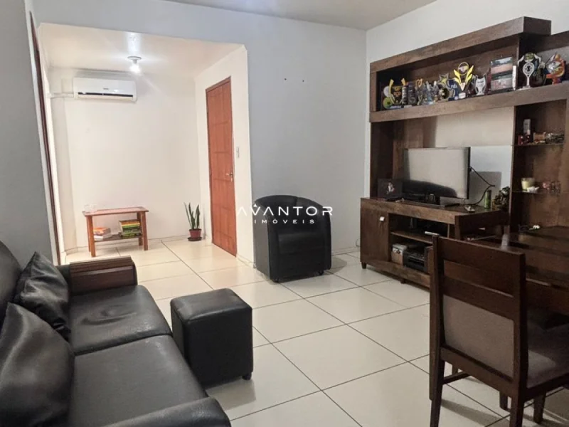 Sala de estar com armários planejados — Apartamento à venda no Residencial Manutec, em Patronato, Santa Maria/RS