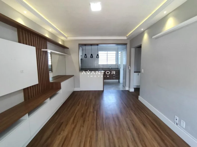 Sala de estar integrada à cozinha — Apartamento com 2 quartos à venda no Edifício Mirage, em Camobi, Santa Maria/RS