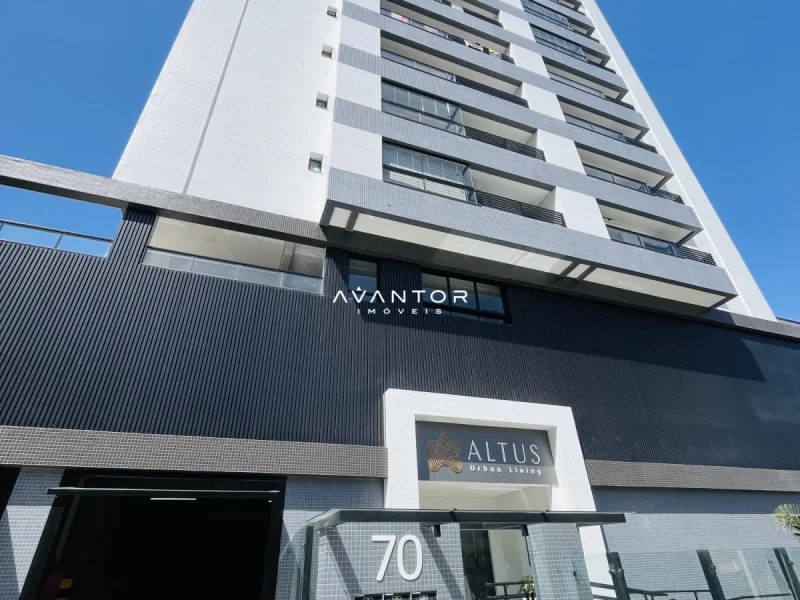 Fachada do prédio com entrada — Apartamento à venda e para alugar no Altus Urban Living, Santa Maria