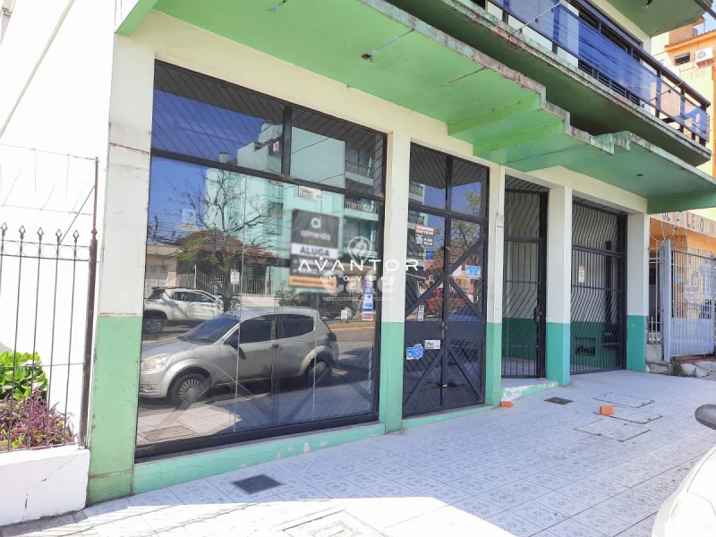 Fachada comercial com vitrines — Loja com 1 sala para alugar em Patronato, Santa Maria/RS