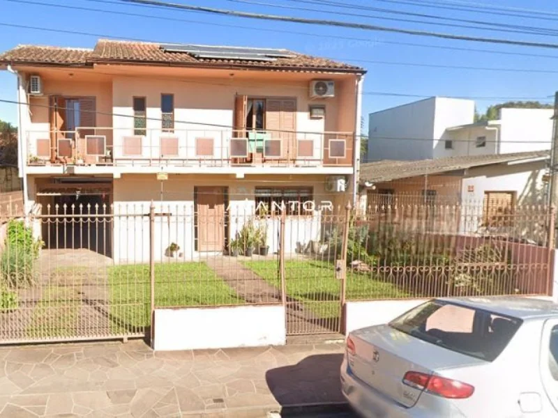 Fachada da casa com garagem — Casa com 5 quartos à venda em Passo D'Areia, Santa Maria/RS