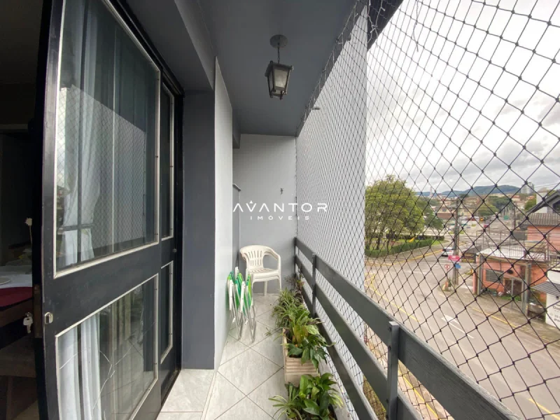 Sacada com vista para área externa — Apartamento à venda no Conjunto Residencial Saint' Hilaire, Santa Maria