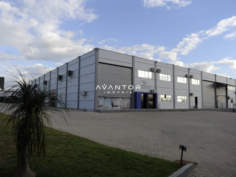 Fachada do prédio comercial — Pavilhão com 4 salas para alugar em São José, Santa Maria/RS