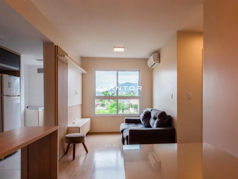 Sala de estar integrada à cozinha com janela — Apartamento à venda no Residencial Sorrento, em Noal, Santa Maria/RS
