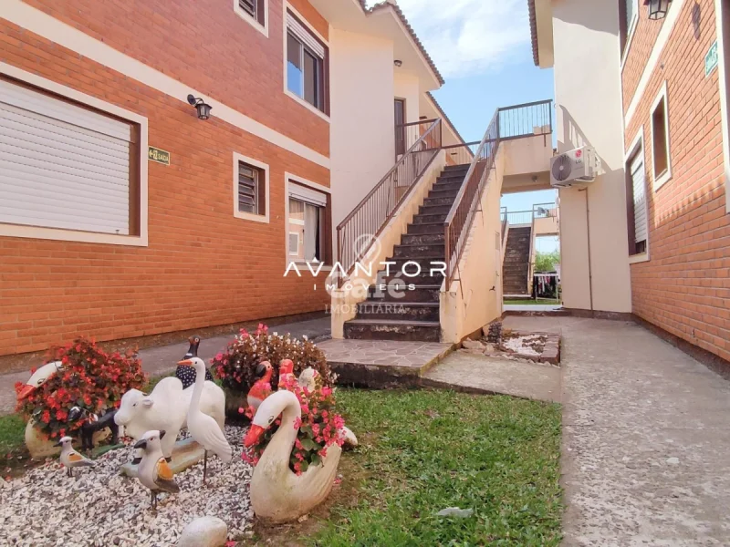 Pátio interno com acesso às escadas — Apartamento à venda no Residencial Arco Verde, em Pinheiro Machado, Santa Maria/RS