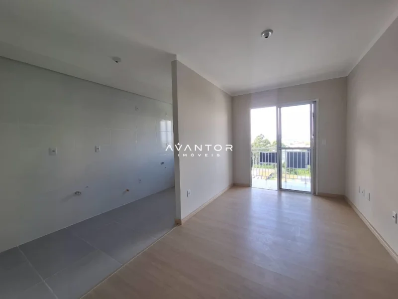 Ambiente interno com sacada — Apartamento à venda e para alugar no Residencial Vila Di Siena, em Camobi, Santa Maria/RS