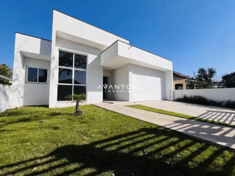 Fachada da casa com garagem — Casa com 3 quartos à venda em Camobi, Santa Maria/RS