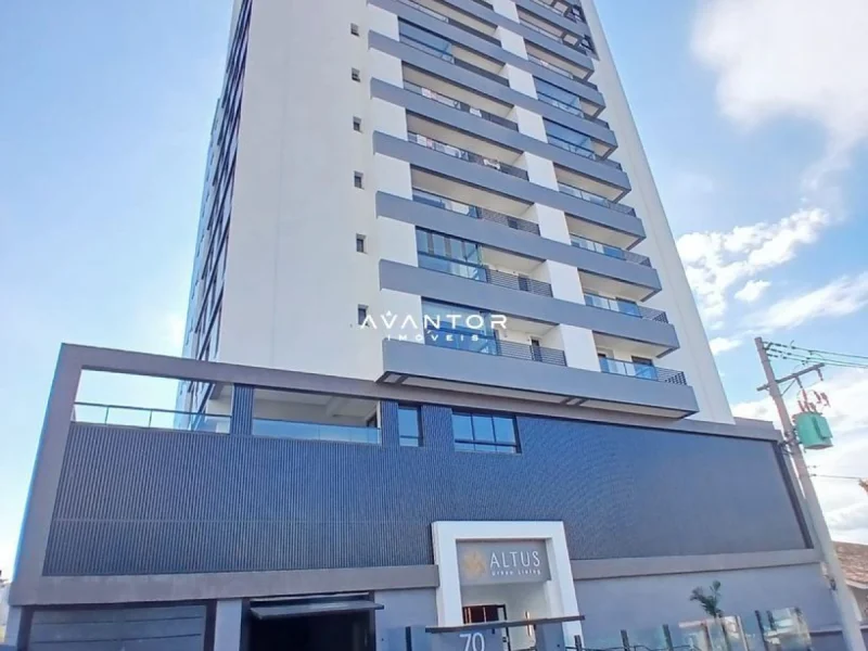 Fachada do prédio com múltiplos andares — Apartamento para alugar no Altus Urban Living, Santa Maria