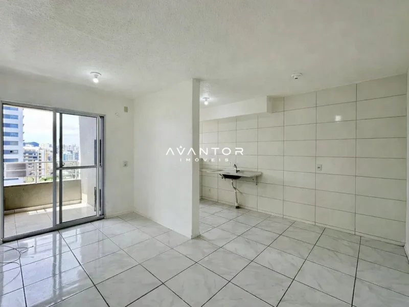 Cozinha com sacada e vista para cidade — Apartamento à venda no Residencial Bella Morada, em Bonfim, Santa Maria/RS