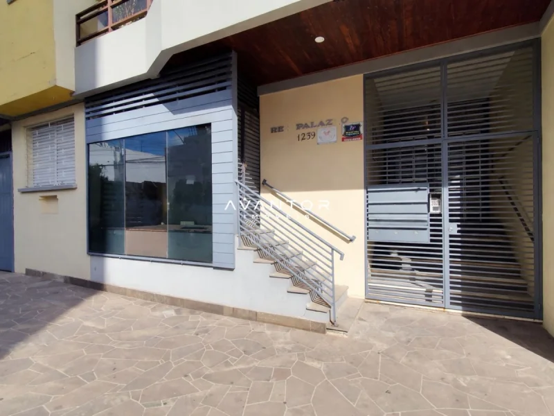 Fachada da casa com garagem — Sala Comercial com 5 salas para alugar no Edifício Palazzo, em Centro, Santa Maria/RS