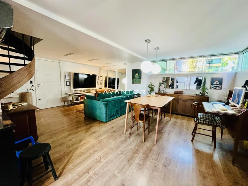 Sala de estar integrada à cozinha com escada — Apartamento à venda no Residencial Eduarda, Santa Maria
