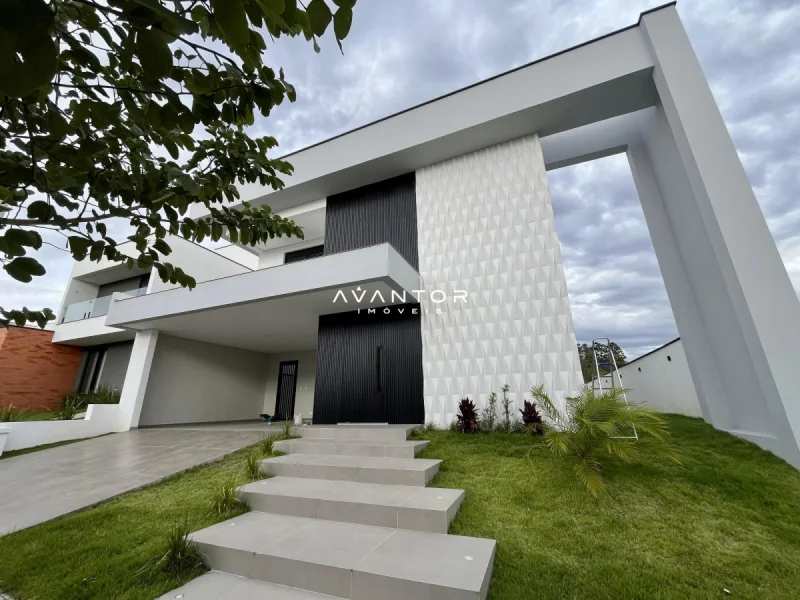 Fachada da casa com entrada e garagem — Casa com 3 quartos à venda no Cidade Universitária, em Camobi, Santa Maria/RS