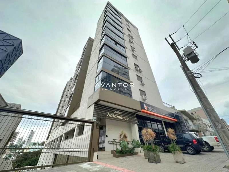 Fachada do prédio com garagem — Apartamento com 3 quartos à venda no Residencial Solar Salamanca, em Centro, Santa Maria/RS
