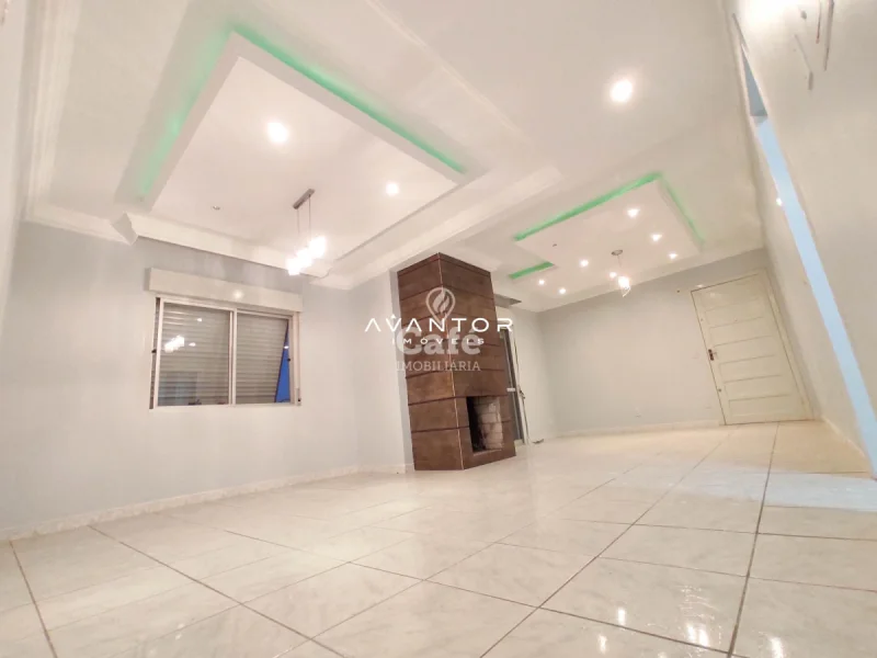 Sala de estar com teto de gesso e piso em porcelanato — Apartamento à venda e para alugar no Edifício Antônio Botega