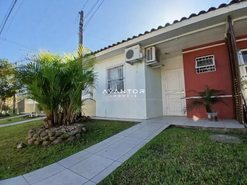 Fachada da casa com pátio — Casa à venda e para alugar no Condomínio Moradas Santa Maria, em Cerrito, Santa Maria/RS