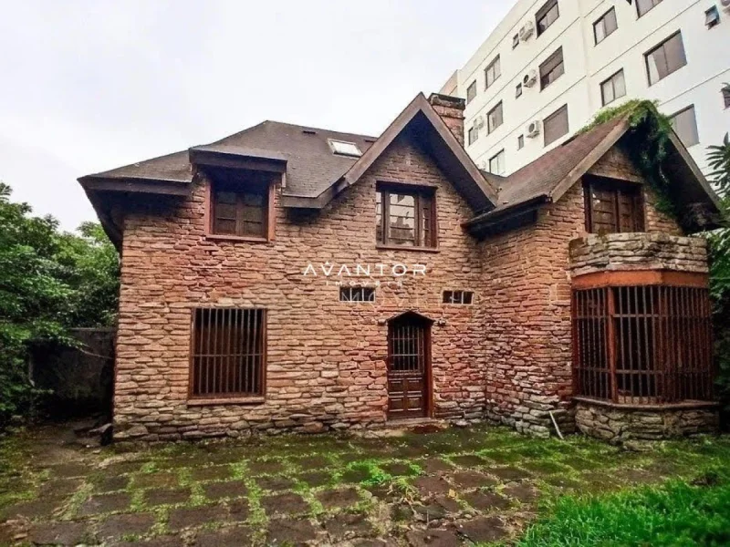 Fachada da casa em alvenaria de tijolos — Casa com 3 quartos para alugar em Centro, Santa Maria/RS