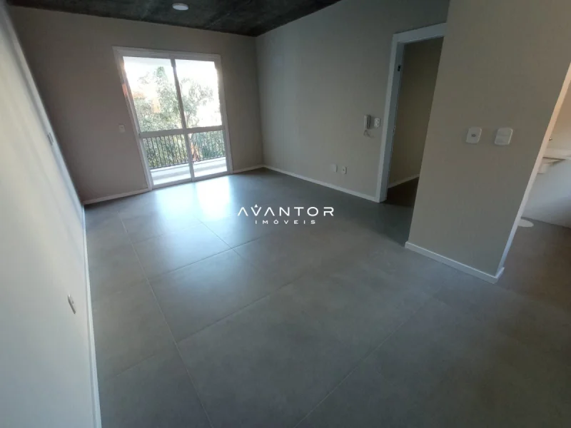 Sala de estar com sacada — Apartamento com 1 quarto para alugar no Residencial Regato, em Centro, Santa Maria/RS