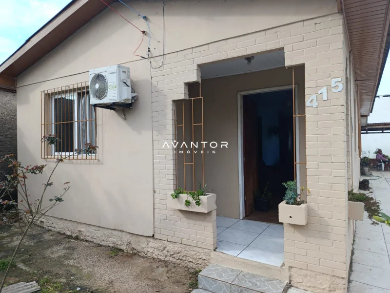 Fachada da casa com hall de entrada — Casa com 2 quartos à venda em Nossa Senhora do Rosário, Santa Maria/RS