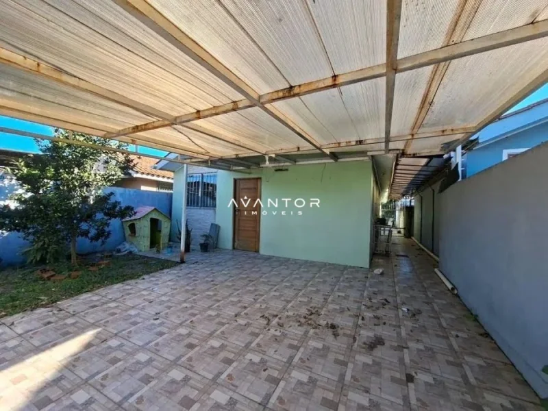 Pátio com cobertura retrátil — Casa com 3 quartos à venda em Camobi, Santa Maria/RS