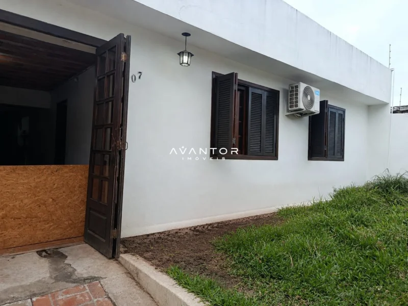 Fachada da casa com entrada frontal — Casa com 4 quartos à venda em Tancredo Neves, Santa Maria/RS