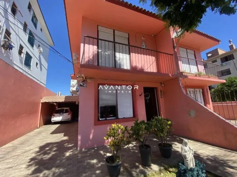 Fachada da casa com garagem — Casa com 3 quartos à venda em Camobi, Santa Maria/RS