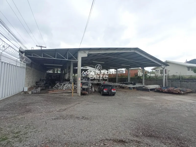 Excelente oportunidade!! Pavilhão comercial, faixa velha, com acesso frente /fundos e moni — Pavilhão para alugar em Pé de Plátano, Santa Maria