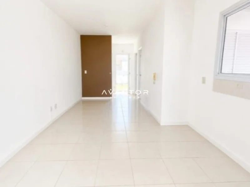 Sala integrada com piso em cerâmica — Casa de Condomínio à venda e para alugar no Condomínio Moradas Santa Maria, Santa Maria