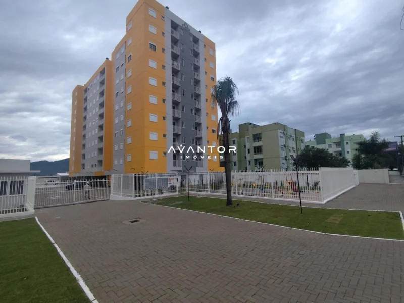 Fachada do prédio com área comum — Apartamento à venda e para alugar no Residencial Vila Di Siena, em Camobi, Santa Maria/RS