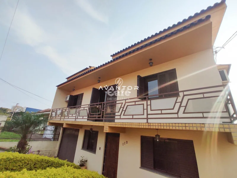 Ampla Casa no residencial Alto da colina à 100 metros da faixa velha de Camobi — Casa à venda em Camobi, Santa Maria/RS