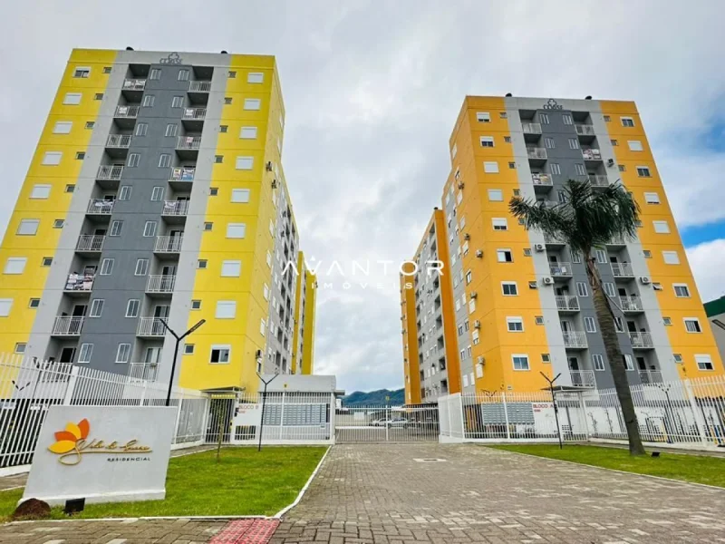 Fachada do prédio com dois blocos coloridos — Apartamento à venda e para alugar no Residencial Vila Di Siena, Santa Maria