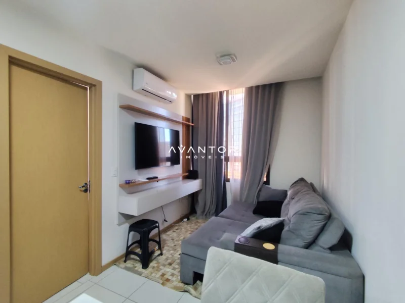 Sala de estar com home theater integrado — Apartamento para alugar no Centenário Residence School, em Centro, Santa Maria/RS