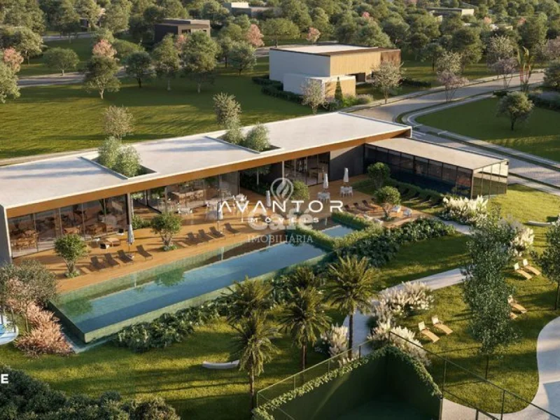 Fachada da casa com piscina e jardim — Terreno à venda no CASAVIVA, em Camobi, Santa Maria/RS