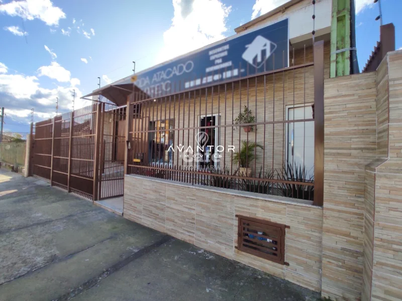 Fachada da casa com portão — Loja com 2 salas à venda e para alugar em Patronato, Santa Maria/RS