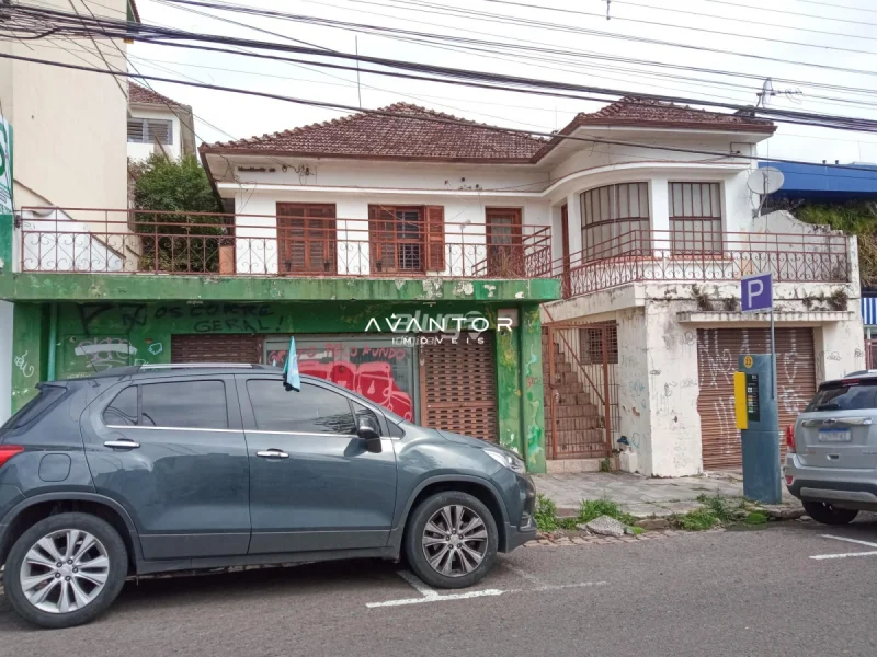 Fachada da casa com dois pavimentos — Casa com 4 quartos para alugar em Centro, Santa Maria/RS